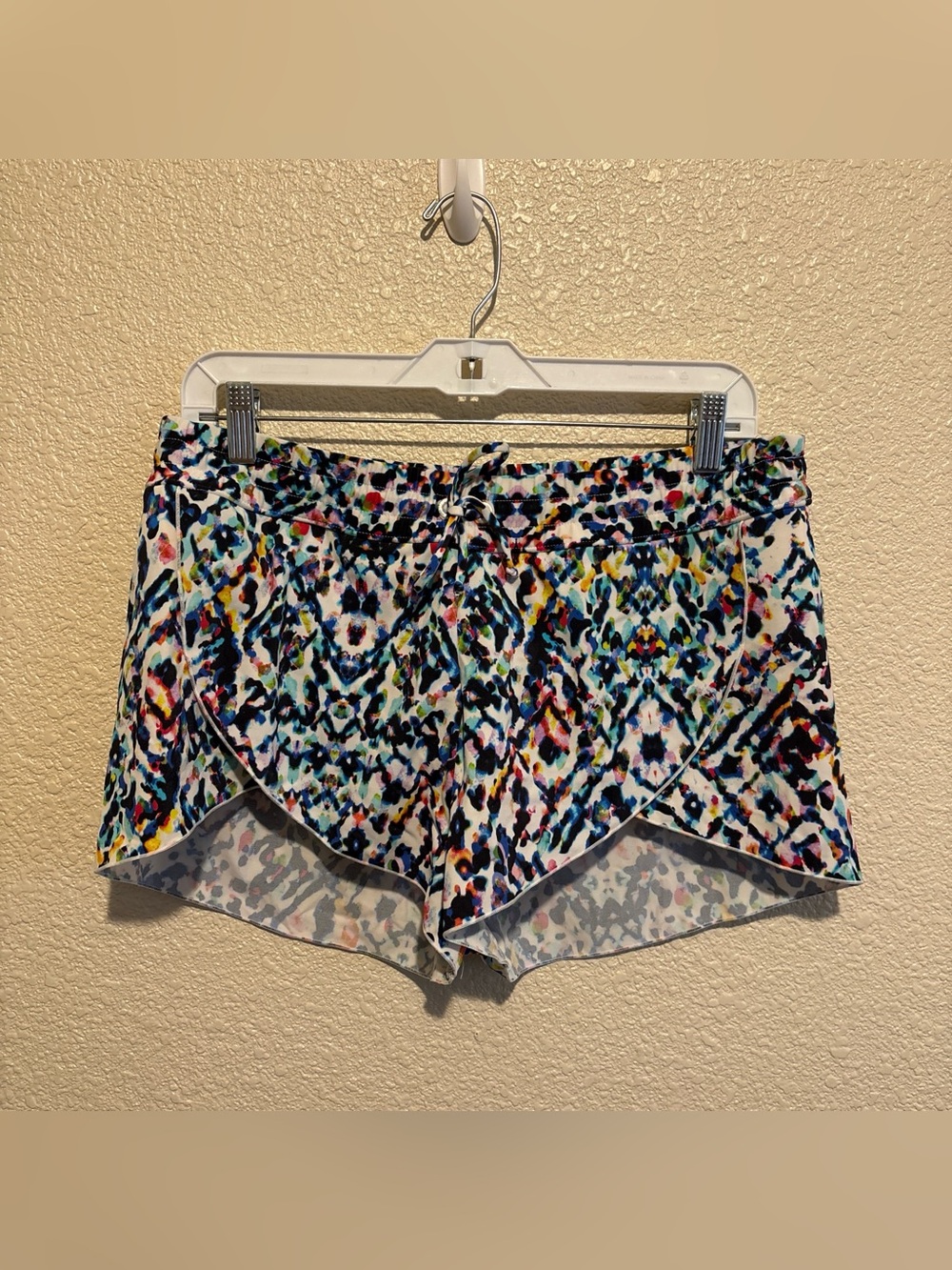 Athleta Multicolor Abstract Print Athletic Shorts Size Medium
